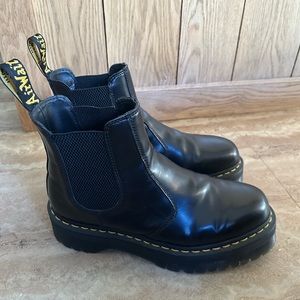 Platform Chelsea boots